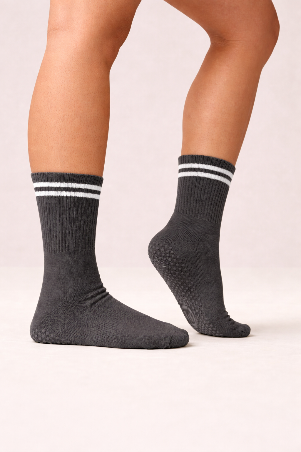 Alivra Pilates Grip Socks - Charcoal