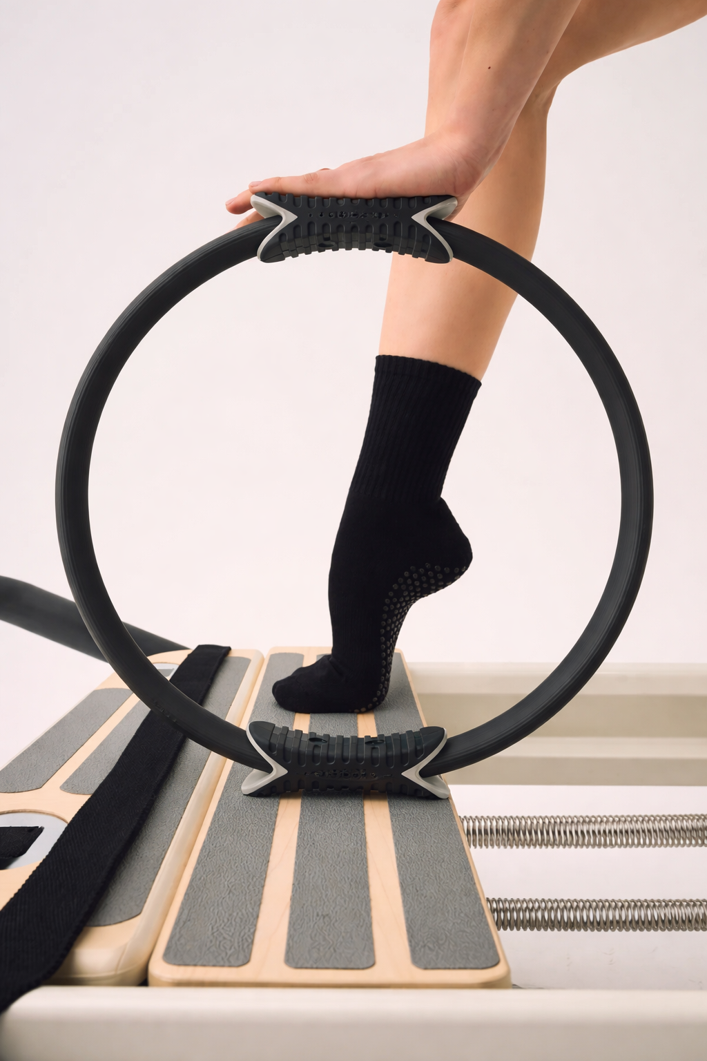 Alivra Pilates Rubber Ring - Midnight Black